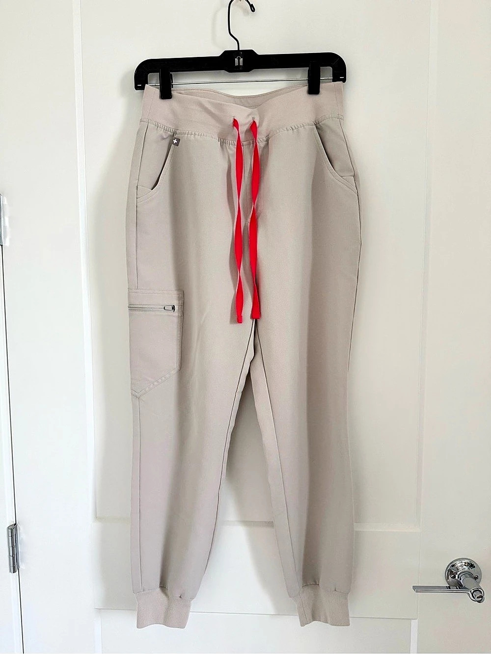 FIGS High Waisted Zamora Jogger Scrub Pants in Bone (Size S/P)
